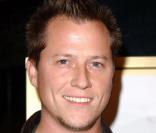 Corin Nemec a bien changé depuis. Quelque peu absent ces derniers temps, on espère le voir plus souvent sur le petit écran.  