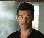 Eddie Cibrian, pour le moment au chômage forcé. Il s'est récemment fait virer des Experts Miami. Mais on ne s'inquiète pas trop pour lui.  