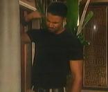  Shemar Moore préférerait certainement oublier son passage dans les Feux de l'Amour ! On notera le jeu d'acteur, la coupe de cheveux et les boucles d'oreille diamant, magique ! 