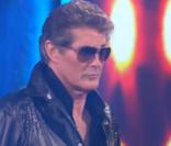 Dans cette vidéo, le cultissime David Hasselhoff lors de son passage à Dancing with the Stars. On ne comprend toujous pas pourquoi il s'est fait éliminer au premier tour ...
