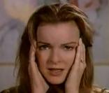 Certainement LA scène culte de Melrose Place pour tous les fans : Kimberly Shaw (Marcia Cross) retirant sa perruque.