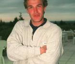 Serez-vous deviner son secret ? Et oui, il s'agit de Benjamin Castaldi ! (1996) 