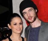 Rachel Bilson et Tom Sturridge à l'occasion de l'avant-première de  Waiting for Forever , danq l'enceinte de The Grove, à Los Angeles, le 1er février 2011.