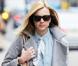 Fearne Cotton s'exerce sa fantaisie à travers un noeud noué et des sandales portées avec des chaussettes. Osé.