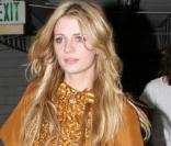 Mischa Barton sait que le marron  est une couleur qui lui va bien. En short et top brodé, c'est un sans faute pour l'actrice en 2007. 