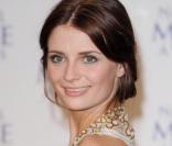 Mischa Barton n'a pas peur de la transformation et échange son blond californien contre un chocolat profond en 2007. Réussi. 