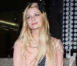 La période baby doll de Mischa Barton est à laisser loin derrière, très loin en juin 2010. 