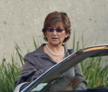 Encarna et sa fille Monica Cruz, le 25 janvier 2011, non loin du Cedars Sinai Center à Los Angeles où Penélope Cruz a accouché