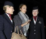 Jessica Alba, le 12 février 2011, arrivant à Heathrow pour assister aux BAFTA