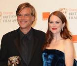 Aaron Sorkin et Julianne Moore lors des BAFTA awards à Londres le 13 février 2011
