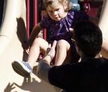 Cash Warren et sa fille Honor au parc à Beverly Hills le 13 février 2011