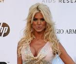 La très bimbo Victoria Silvstedt, animatrice sur TF1. Son physique n'est pas sans nous rappeler celui de Pamela Anderson. 