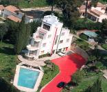 La vente aux enchères du Bateau, la villa de Charles Trénet sur les hauteurs d'Antibes-Juan-les-Pins, repoussée par le tribunal de Grasse au 26 mai 2011