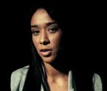 Melissa M dans le clip Toute ma différence, de Kaëm et Marina Russo