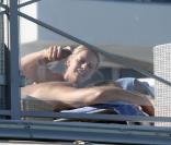 Kelsey Grammer et sa future femme Katye Walsh, en vacances à Miami, le 17 février 2011