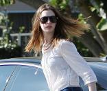 Anne Hathaway va déjeuner avec son boyfriend Adam Shulman, le 14 février 2011, à Los Angeles.