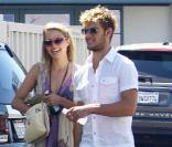 Dianna Agron et Alex Pettyfer amoureux en septembre 2010, à Los Angeles.