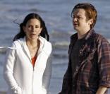 Courteney Cox et Dan Byrd le 22 février à Los Angeles sur le tournage de Cougar Town