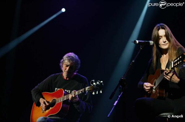 Louis Bertignac et Carla Bruni-Sarkozy, au Zénith de Paris, le 20 octobre 2004