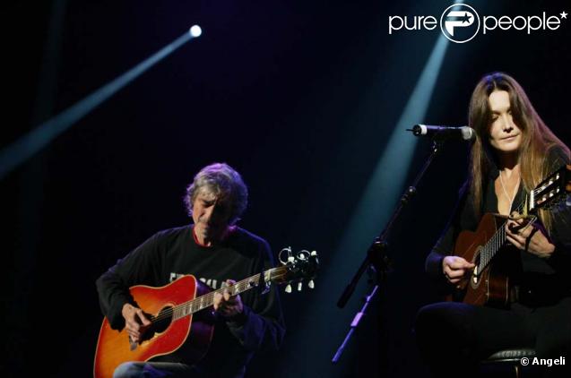 Louis Bertignac et Carla Bruni-Sarkozy, au Zénith de Paris, le 20 octobre 2004