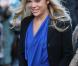 Au mariage de Lady Katie Percy, le 26 février 2011, célébré au château d'Alnwick de son père le duc de Northumberland, Chelsy Davy (en bleu) a fait un retour remarqué sur le sol britannique, avec Pippa Middleton (en noir et fuchsia).