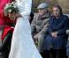 Au mariage de Lady Katie Percy, le 26 février 2011, célébré au château d'Alnwick de son père le duc de Northumberland, Chelsy Davy (en bleu) a fait un retour remarqué sur le sol britannique, avec Pippa Middleton (en noir et fuchsia).
