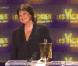 Maurane remet la récompense de l'Artiste interprète masculin, lors de la seconde moitié des Victoires de la Musique 2011, mardi 1er mars sur France 2.