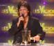 Maurane remet la récompense de l'Artiste interprète masculin, lors de la seconde moitié des Victoires de la Musique 2011, mardi 1er mars sur France 2.