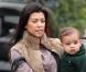 Kourtney Kardashian et son fils Mason, à Beverly Hills le 18 février 2011