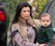 Kourtney Kardashian et son fils Mason, à Beverly Hills le 18 février 2011