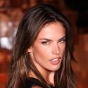 Alessandra Ambrosio toujours aussi torride, même habillée !