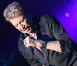 Johnny Hallyday fera son grand retour sur scène lors du printemps et de l'été 2012 avec une grande tournée des stades baptisée  Jamais seul .