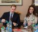 Kate Middleton et le prince William étaient en visite à Belfast le 8 mars 2011, où ils ont notamment démontré leurs aptitudes pour le lancer de crêpe et le planter de poteau.