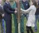 Kate Middleton et le prince William étaient en visite à Belfast le 8 mars 2011, où ils ont notamment démontré leurs aptitudes pour le lancer de crêpe et le planter de poteau.
