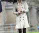 Kate Middleton et le prince William étaient en visite à Belfast le 8 mars 2011, où ils ont notamment démontré leurs aptitudes pour le lancer de crêpe et le planter de poteau.