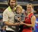 Mariée au basketteur Brian Lynch et maman d'une petite Jada âgée de 3 ans, Kim Clijsters n'a qu'une idée en tête : adopter un enfant.