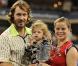 Mariée au basketteur Brian Lynch et maman d'une petite Jada âgée de 3  ans, Kim Clijsters n'a qu'une idée en tête : adopter un enfant, comme elle le confie en interview à Indian Wells, en mars 2011. 