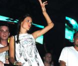 Alessandra Ambrosio s'éclate en soirée à Florianopolis au Brésil en écoutant le DJ Bob Sinclar le 11 mars 2011  
