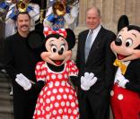 John Travolta, Michael Eisner, Mickey et Minnie