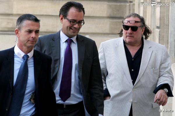 Gérard Depardieu va rendre visite au président Sarkozy (16 mars 2011 à l'Elysée, Paris)