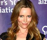 Leslie Mann à l'occasion du 19e Night at Surdi's Fundraiser Dinner, dans la prestigieuse enceinte du Beverly Hilton de Beverly Hills, à Los Angeles, le 16 mars 2011.