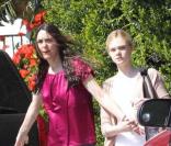 Elle Fanning entourée de sa maman à la sortie de son cours de danse à Los Angeles