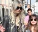 Taylor Momsen dans les rues de Paris le 25 mars 2011