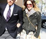 Drew Barrymore et Will Kopelman, après avoir gardé leur relation discrète pendant quelques semaines, ont laissé exploser leur passion au Staples Center devant le match des Lakers, le 25 mars 2011.