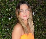 Drew Barrymore et Will Kopelman, après avoir gardé leur relation discrète pendant des semaines, ont laissé exploser leur passion au Staples Center devant le match des Lakers, le 25 mars 2011. (photo : dîner Chanel pré-Oscars 2011) 