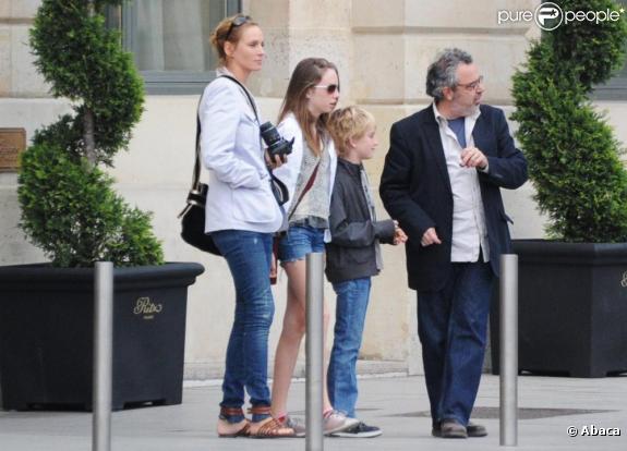 Uma Thurman et ses enfants Maya et Levon en vacances à paris le 25 mars 2011