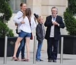 Uma Thurman et ses enfants Maya et Levon en vacances à paris le 25 mars 2011