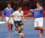 Bernard Diomède, Ludovic Giuly et Christian Karembeu à l'occasion du tournoi de futsal organisé par RTL au Palais Omnisport de Paris Bercy, le 27 mars 2011.