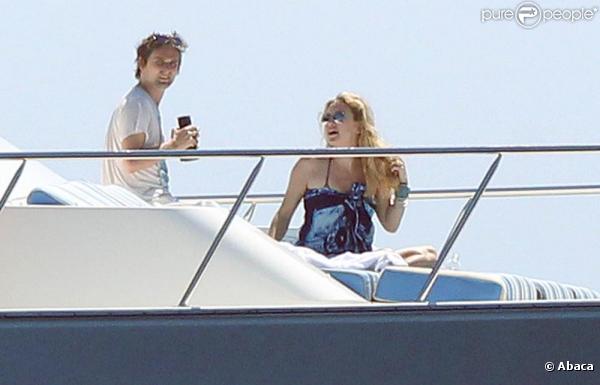 Kate Hudson enceinte, son fils Ryder et son chéri Matthew Bellamy sur un yacht à Los Cabos, le 9 mars 2011