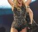 Britney Spears se produit sur la plateau du  Jimmy Kimmel Show  pour promouvoir son album Femme Fatale, mardi 29 mars.